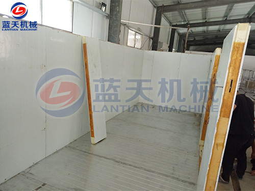 大連魚干烘干機(jī)安裝現(xiàn)場(chǎng)